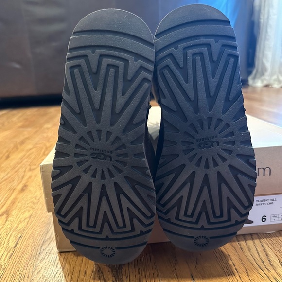 Ugg Classic Tall Boots Chocolate - Picture 8 of 10